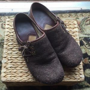 Born brown wool clogs